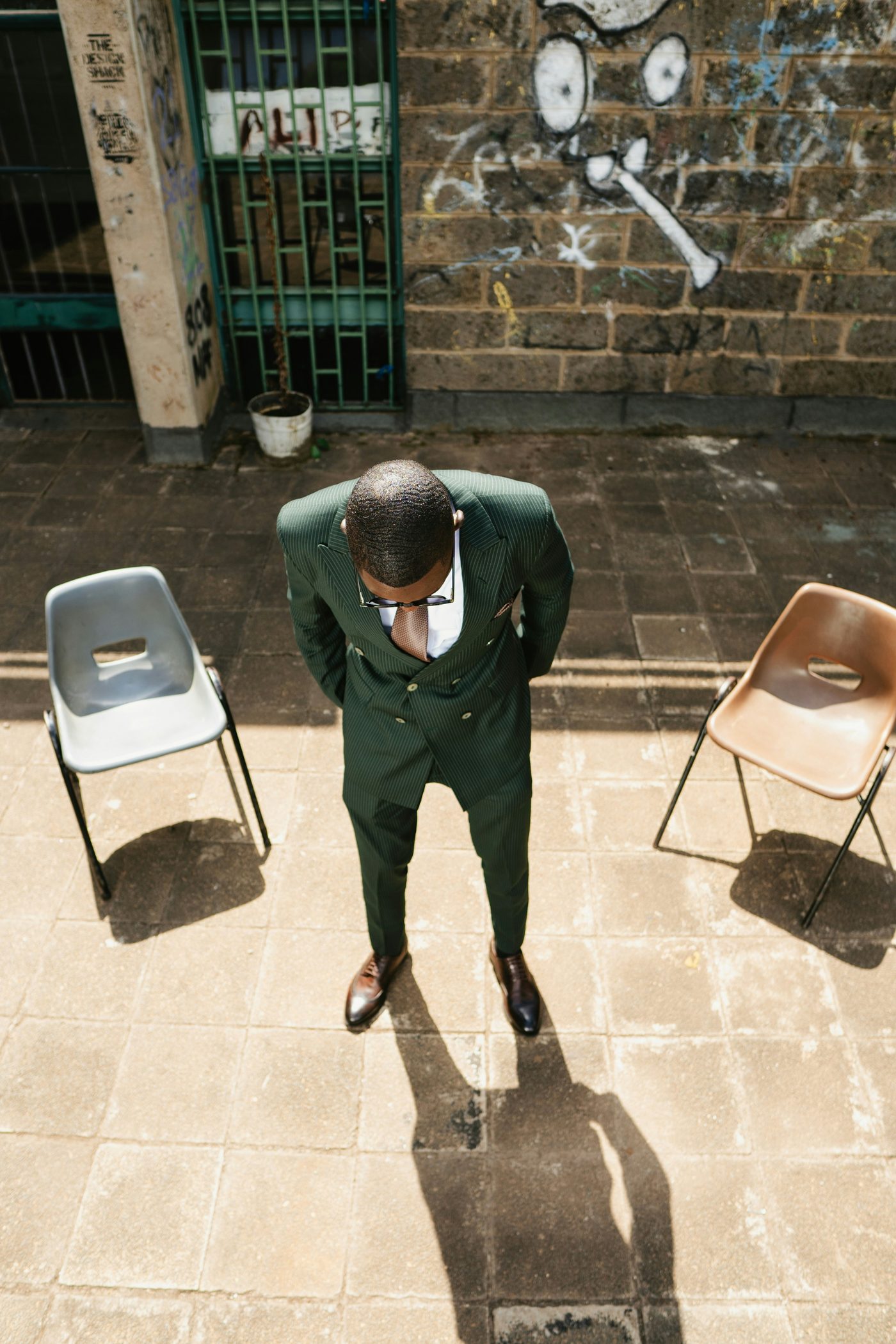 Editorial de moda masculina com alfaiataria e acabamento refinado